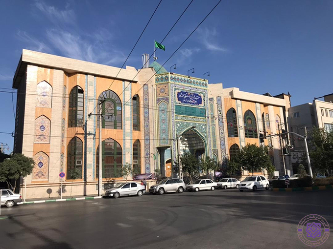 مسجد امام علی فرامرز عباسی مشهد - عکس سالن بزرگ، نمای داخلی و محیط مراسم ختم و یادبود | تشریفات مجالس احسان مشهد | سئوی رزرو مسجد ختم و خدمات ویژه خانوادگی